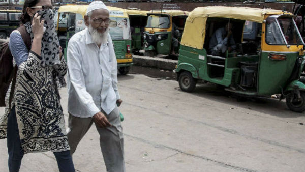 রাস্তা সারাইয়ের দাবিতে কেষ্টপুরে অবরোধ অটোচালকদের রাস্তা সারাইয়ের দাবিতে কেষ্টপুরে অবরোধ অটোচালকদের