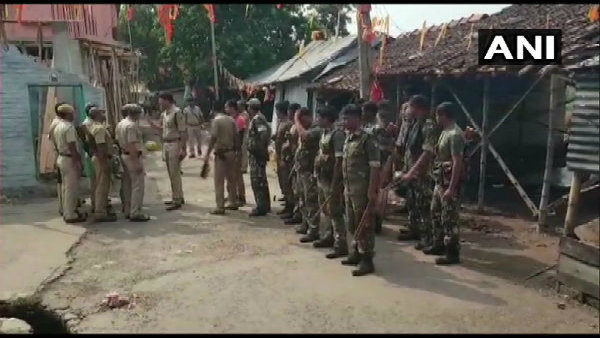 ফের রণক্ষেত্র ভাটপাড়া! থানা উদ্বোধনের আগেই বাড়ির ছাদ থেকে বোমা-গুলি ফের রণক্ষেত্র ভাটপাড়া! থানা উদ্বোধনের আগেই বাড়ির ছাদ থেকে বোমা-গুলি