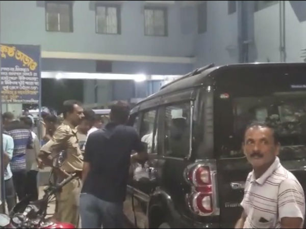 দিনহাটায় তৃণমূল কর্মী খুনে চাঞ্চল্য, মারধরের পর গলা টিপে খুনের অভিযোগ দিনহাটায় তৃণমূল কর্মী খুনে চাঞ্চল্য, মারধরের পর গলা টিপে খুনের অভিযোগ