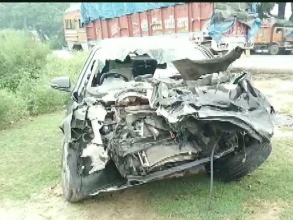 উত্তরপ্রদেশে ভয়ঙ্কর গাড়ি দুর্ঘটনায় প্রয়াত মন্ত্রীর ছেলে সহ ৩ উত্তরপ্রদেশে ভয়ঙ্কর গাড়ি দুর্ঘটনায় প্রয়াত মন্ত্রীর ছেলে সহ ৩