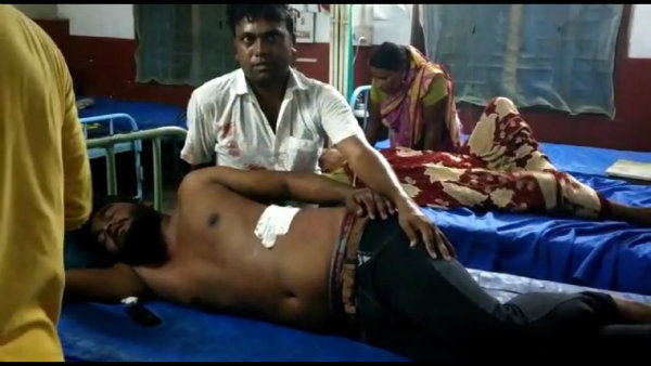 সালিশি সভায় গণ্ডগোল! বিধায়কের সামনেই আক্রান্ত তৃণমূল কর্মী সালিশি সভায় গণ্ডগোল! বিধায়কের সামনেই আক্রান্ত তৃণমূল কর্মী