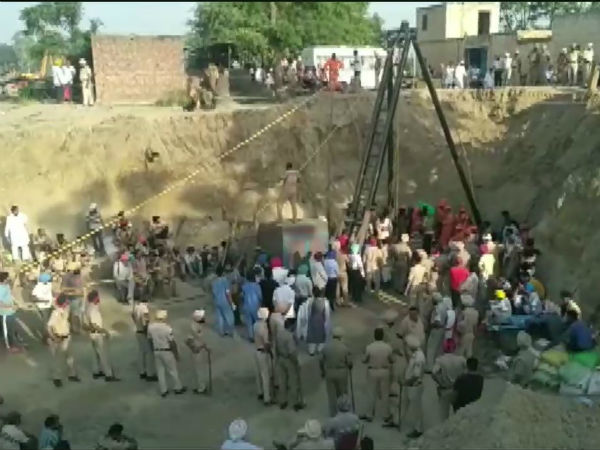 রয়েছে পুলিশও