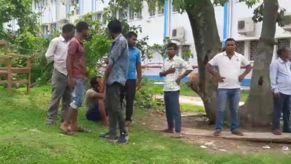 নাতির লাথি ঠাকুরমাকে! মর্মান্তিক পরিণতির জেরে উত্তেজনা রায়গঞ্জে নাতির লাথি ঠাকুরমাকে! মর্মান্তিক পরিণতির জেরে উত্তেজনা রায়গঞ্জে
