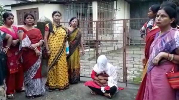 ৬ বছর ধরে প্রেমের পর বিয়ে করতে রাজি নয় বয়ফ্রেন্ড! প্রেমিকের বাড়ির সামনে প্রেমিকা যা করলেন ৬ বছর ধরে প্রেমের পর বিয়ে করতে রাজি নয় বয়ফ্রেন্ড! প্রেমিকের বাড়ির সামনে প্রেমিকা যা করলেন