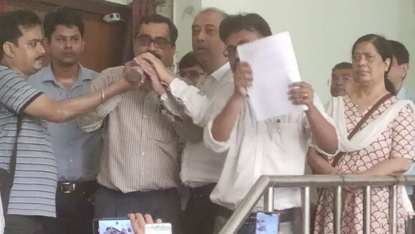 SSKM থেকে NRS -এ শতাধিক চিকিৎসকের ইস্তফা! চরম সংকটে রাজ্যের স্বাস্থ্য পরিষেবা SSKM থেকে NRS -এ শতাধিক চিকিৎসকের ইস্তফা! চরম সংকটে রাজ্যের স্বাস্থ্য পরিষেবা