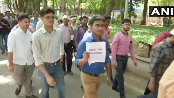 স্বাস্থ্যমন্ত্রীর সঙ্গে দেখা করেন চিকিৎসকরা
