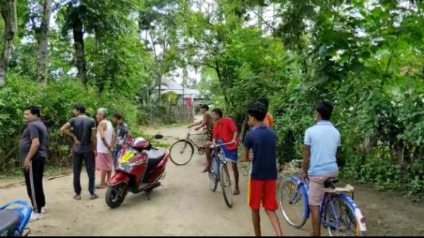 হাতির হানায় যুবকের মৃত্যু ঘিরে রণক্ষেত্র জলপাইগুড়ির গয়েরকাটা হাতির হানায় যুবকের মৃত্যু ঘিরে রণক্ষেত্র জলপাইগুড়ির গয়েরকাটা