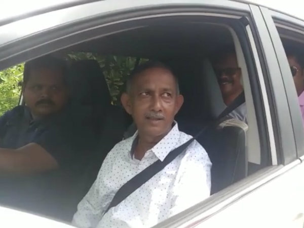 জমি অধিগ্রহণ ইস্যুতে তৃণমূলের মন্ত্রীকে গো-ব্যাক স্লোগান কৃষকদের জমি অধিগ্রহণ ইস্যুতে তৃণমূলের মন্ত্রীকে গো-ব্যাক স্লোগান কৃষকদের