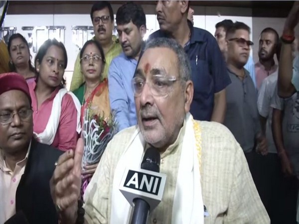 হাতে গোনা কয়েকদিন ক্ষমতায় মমতা! চাঞ্চল্যকর দাবি গিরিরাজের হাতে গোনা কয়েকদিন ক্ষমতায় মমতা! চাঞ্চল্যকর দাবি গিরিরাজের