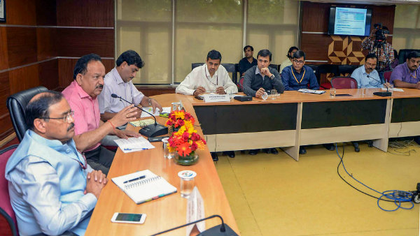 স্বাস্থ্য মন্ত্রকের বৈঠকে এবার থেকে দেওয়া হবে খেজুর, বাদাম স্বাস্থ্য মন্ত্রকের বৈঠকে এবার থেকে দেওয়া হবে খেজুর, বাদাম