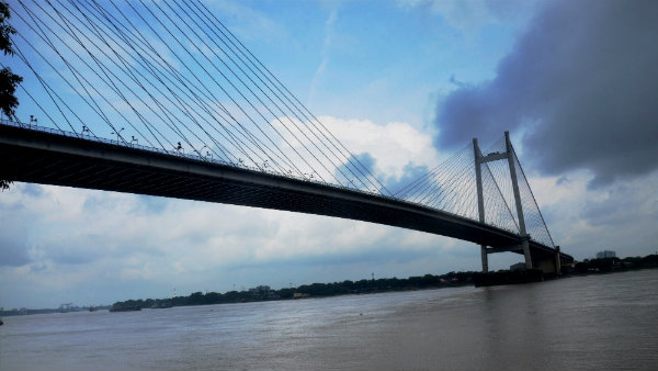 দ্বিতীয় হুগলি সেতুতে আত্মহত্যা পুলিশ কনস্টেবলের দ্বিতীয় হুগলি সেতুতে আত্মহত্যা পুলিশ কনস্টেবলের
