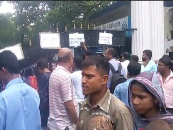 বন্ধ পরিষেবা, বিভিন্ন হাসপাতালে সকাল থেকেই হয়রানি-বিক্ষোভে পুলিশ বন্ধ পরিষেবা, বিভিন্ন হাসপাতালে সকাল থেকেই হয়রানি-বিক্ষোভে পুলিশ