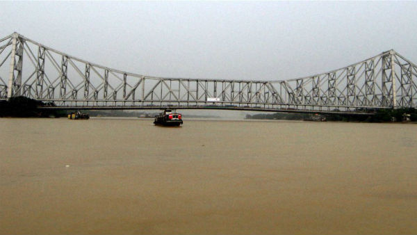 জাদুর খেলা দেখাতে গিয়ে মাঝগঙ্গায় ‘ভ্যানিস’ জাদুকর জাদুর খেলা দেখাতে গিয়ে মাঝগঙ্গায় ‘ভ্যানিস’ জাদুকর