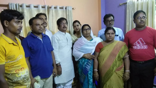 দিলীপ ঘোষের দাবি নস্যাৎ! সদস্যদের হাজির করিয়ে পঞ্চায়েত দখলে থাকার দাবি তৃণমূলের দিলীপ ঘোষের দাবি নস্যাৎ! সদস্যদের হাজির করিয়ে পঞ্চায়েত দখলে থাকার দাবি তৃণমূলের