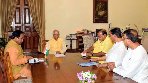 উস্কানিমূলক কথা বলা বন্ধ করুন, সর্বদল বৈঠকে রাজনৈতিক দলগুলিকে কড়া বার্তা রাজ্যপালের উস্কানিমূলক কথা বলা বন্ধ করুন, সর্বদল বৈঠকে রাজনৈতিক দলগুলিকে কড়া বার্তা রাজ্যপালের