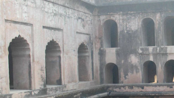 লখনউ ইমামবাড়াতে পোশাক নিয়ে নয়া নির্দেশিকা! ঢোকার মুখে গার্ডদের নজরদারি চলবে লখনউ ইমামবাড়াতে পোশাক নিয়ে নয়া নির্দেশিকা! ঢোকার মুখে গার্ডদের নজরদারি চলবে