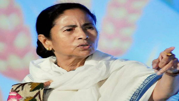 কাটমানি সরিয়ে সরকারি পরিষেবা পৌঁছতে মমতার সরকারের এসএমএস ও টোল ফ্রি পরিষেবা কাটমানি সরিয়ে সরকারি পরিষেবা পৌঁছতে মমতার সরকারের এসএমএস ও টোল ফ্রি পরিষেবা