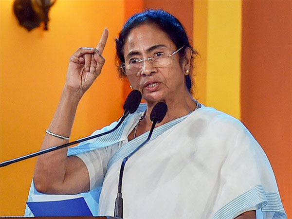 রাজ্যপালকে সম্মান করি, ভাষণকে নয়! বাংলার রাজনৈতিক পরিস্থিতি নিয়ে সংঘাতে মমতা রাজ্যপালকে সম্মান করি, ভাষণকে নয়! বাংলার রাজনৈতিক পরিস্থিতি নিয়ে সংঘাতে মমতা