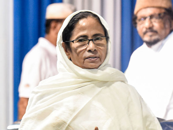 সংখ্যালঘুদের মসিহা হিসেবে মমতা বিকল্প কেন্দ্রবিন্দু হতে চাইছেন