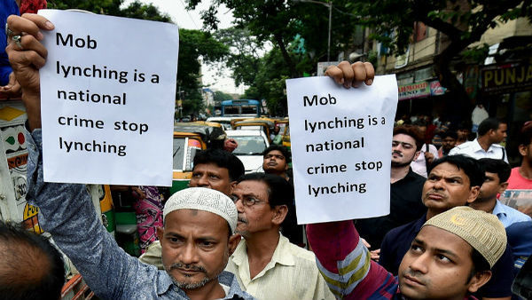 জয় শ্রীরাম স্লোগান না দেওয়ায় কিশোরকে রাস্তায় ফেলে মার জয় শ্রীরাম স্লোগান না দেওয়ায় কিশোরকে রাস্তায় ফেলে মার