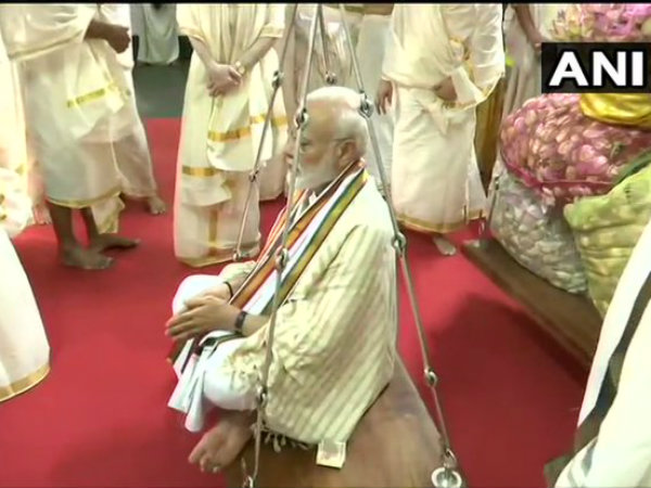 কেরলের গুরুভায়ুর মন্দিরে পুজো দিলেন নরেন্দ্র মোদী কেরলের গুরুভায়ুর মন্দিরে পুজো দিলেন নরেন্দ্র মোদী