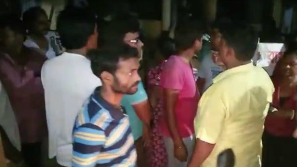 সম্পত্তির লোভে বধূতে জীবন্ত পুড়িয়ে হত্যা সম্পত্তির লোভে বধূতে জীবন্ত পুড়িয়ে হত্যা