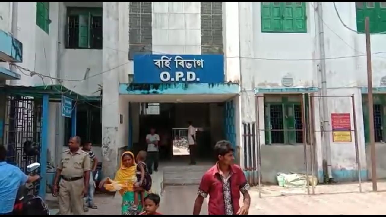 এনআরএসের জের, উত্তরবঙ্গে স্তব্ধ চিকিৎসা পরিষেবা এনআরএসের জের, উত্তরবঙ্গে স্তব্ধ চিকিৎসা পরিষেবা