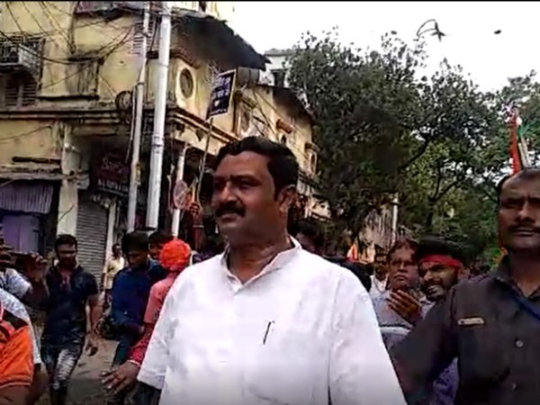 অর্ধেক রাস্তা যেতেই পুলিশের জলকামানে ছত্রভঙ্গ বিজেপি, তবু অভিযান সফল বলে দাবি দিলীপদের অর্ধেক রাস্তা যেতেই পুলিশের জলকামানে ছত্রভঙ্গ বিজেপি, তবু অভিযান সফল বলে দাবি দিলীপদের