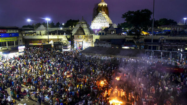 প্রসাদ ঘিরে রহস্য