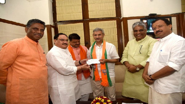 কেন্দ্রীয় মন্ত্রী যোগ দিলেন বিজেপিতে! দলীয় সদস্যপদ তুলে দিলেন কার্যকরী সভাপতি কেন্দ্রীয় মন্ত্রী যোগ দিলেন বিজেপিতে! দলীয় সদস্যপদ তুলে দিলেন কার্যকরী সভাপতি
