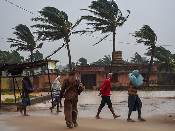 প্রাক বর্ষার বৃষ্টি শুরুর অপেক্ষা, ধেয়ে আসছে ঝড়ও প্রাক বর্ষার বৃষ্টি শুরুর অপেক্ষা, ধেয়ে আসছে ঝড়ও