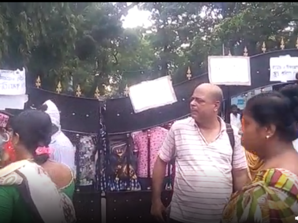 এনআরএস-কাণ্ডের জের, সরকারি-বেসরকারি সমস্ত হাসপাতালে আউটডোর পরিষেবা বন্ধ এনআরএস-কাণ্ডের জের, সরকারি-বেসরকারি সমস্ত হাসপাতালে আউটডোর পরিষেবা বন্ধ