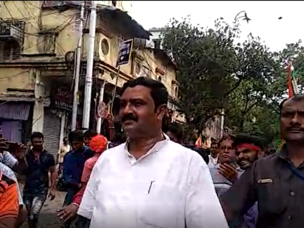 বিনা প্ররোচনাতেই কাজ হাসিল