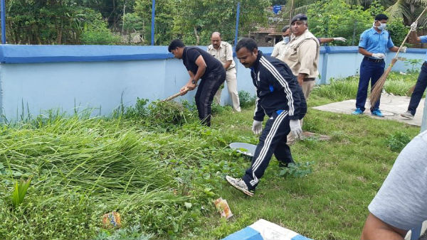 জেলা হাসপাতালে সাফাই! অভিযানে পুলিশ সুপার, হাসপাতাল সুপার জেলা হাসপাতালে সাফাই! অভিযানে পুলিশ সুপার, হাসপাতাল সুপার