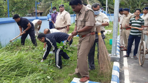জেলা হাসপাতালে সাফাই! অভিযানে পুলিশ সুপার, হাসপাতাল সুপার জেলা হাসপাতালে সাফাই! অভিযানে পুলিশ সুপার, হাসপাতাল সুপার