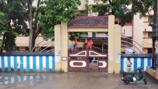 এবিভিপির ডেপুটেশনকে কেন্দ্র করে ধুন্ধুমার এপিসি কলেজে এবিভিপির ডেপুটেশনকে কেন্দ্র করে ধুন্ধুমার এপিসি কলেজে