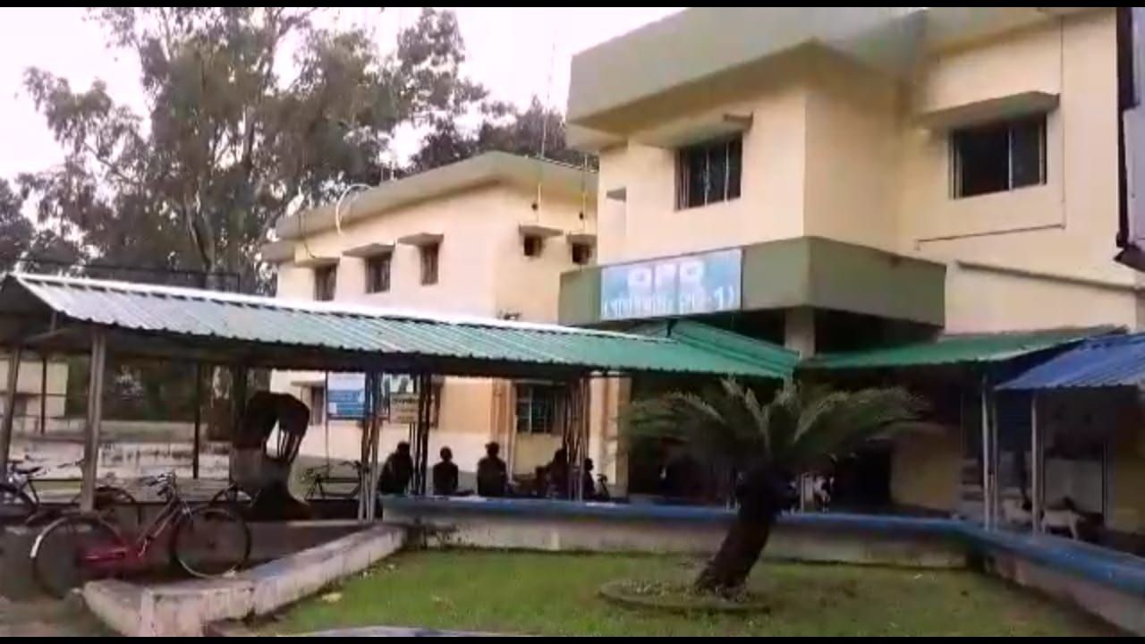 রাতভর বহির্বিভাগে আটকে রোগী, প্রশ্নের মুখে বালুরঘাট হাসপাতালের নিরাপত্তা রাতভর বহির্বিভাগে আটকে রোগী, প্রশ্নের মুখে বালুরঘাট হাসপাতালের নিরাপত্তা
