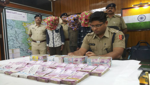 খড়্গপুরে ব্যাঙ্কের প্রায় দেড় কোটি টাকা লুঠ, গ্রেফতার তিন অভিযুক্ত খড়্গপুরে ব্যাঙ্কের প্রায় দেড় কোটি টাকা লুঠ, গ্রেফতার তিন অভিযুক্ত