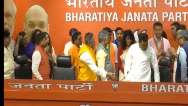 বিজেপিতে যোগ দিয়ে পার্ণো থেকে ঋষি কৌশিকের দাবি.. ভয় পাচ্ছি না বিজেপিতে যোগ দিয়ে পার্ণো থেকে ঋষি কৌশিকের দাবি.. ভয় পাচ্ছি না
