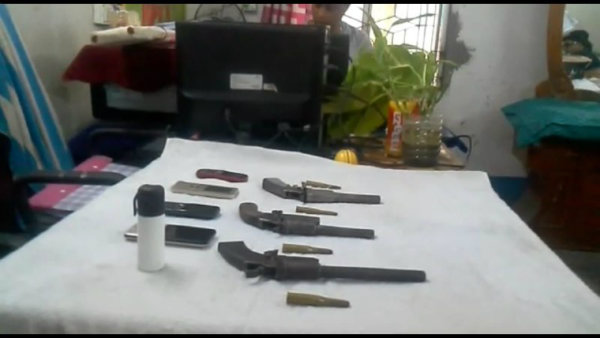 উত্তর দিনাজপুরে ভারত বাংলাদেশ সীমান্তে অভিযান! বিএসএফ-এর হাতে অস্ত্রসহ গ্রেফতার ৫ উত্তর দিনাজপুরে ভারত বাংলাদেশ সীমান্তে অভিযান! বিএসএফ-এর হাতে অস্ত্রসহ গ্রেফতার ৫