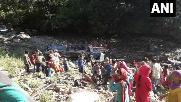 যাত্রীবোঝাই বাস উল্টে খাদের কিনারায়, মৃত ২১ যাত্রীবোঝাই বাস উল্টে খাদের কিনারায়, মৃত ২১
