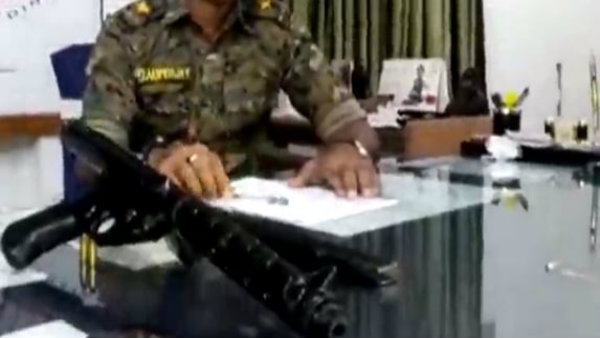 কোচবিহারে ফের উদ্ধার কার্বাইন! নেতার পর পুলিশের জালে দুই যুবক কোচবিহারে ফের উদ্ধার কার্বাইন! নেতার পর পুলিশের জালে দুই যুবক