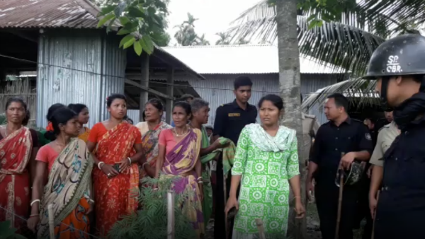 বিজেপিতে গিয়েও মিলল না ছাড়! কাটমানি নিয়ে বিক্ষোভের মুখে নেত্রী, সংঘর্ষ বিজেপিতে গিয়েও মিলল না ছাড়! কাটমানি নিয়ে বিক্ষোভের মুখে নেত্রী, সংঘর্ষ