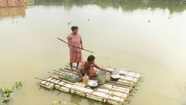 ভাসছে অসম