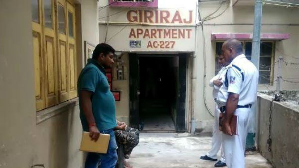 কেষ্টপুরে বহুতলে বধূর ঝুলন্ত দেহ উদ্ধার কেষ্টপুরে বহুতলে বধূর ঝুলন্ত দেহ উদ্ধার