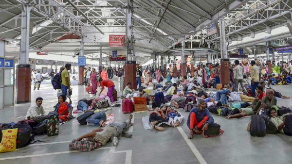 রাজ্যে রাজনৈতিক হিংসা ও পুলিশি আক্রমণের অভিযোগ! দিল্লি যাচ্ছে ২৩ টি পরিবার রাজ্যে রাজনৈতিক হিংসা ও পুলিশি আক্রমণের অভিযোগ! দিল্লি যাচ্ছে ২৩ টি পরিবার