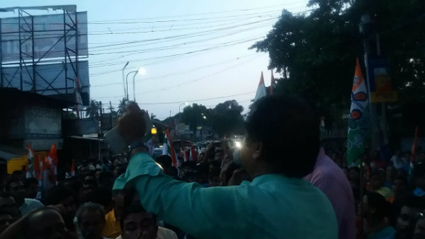 বনগাঁয় ফের আস্থা ভোট হলে কী হবে! জ্যোতিপ্রিয় মল্লিকের কথায় জল্পনা বনগাঁয় ফের আস্থা ভোট হলে কী হবে! জ্যোতিপ্রিয় মল্লিকের কথায় জল্পনা