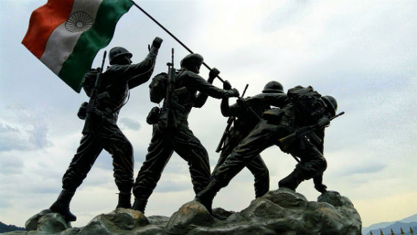 'বাটালিক' আগলে ছিলেন মনোজ কুমার পাণ্ডে