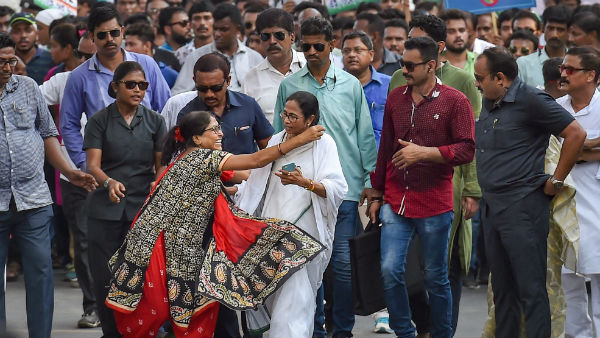 কেন্দ্রের অনুমোদন ছাড়াই পশ্চিমবঙ্গকে ‘বাংলা’ বলে প্রচার তৃণমূল সরকারের কেন্দ্রের অনুমোদন ছাড়াই পশ্চিমবঙ্গকে ‘বাংলা’ বলে প্রচার তৃণমূল সরকারের