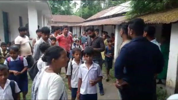 রায়গঞ্জে মিড ডে মিল বিতর্ক, শিক্ষকদের বের করে স্কুলে তালা অভিভাবকদের রায়গঞ্জে মিড ডে মিল বিতর্ক, শিক্ষকদের বের করে স্কুলে তালা অভিভাবকদের